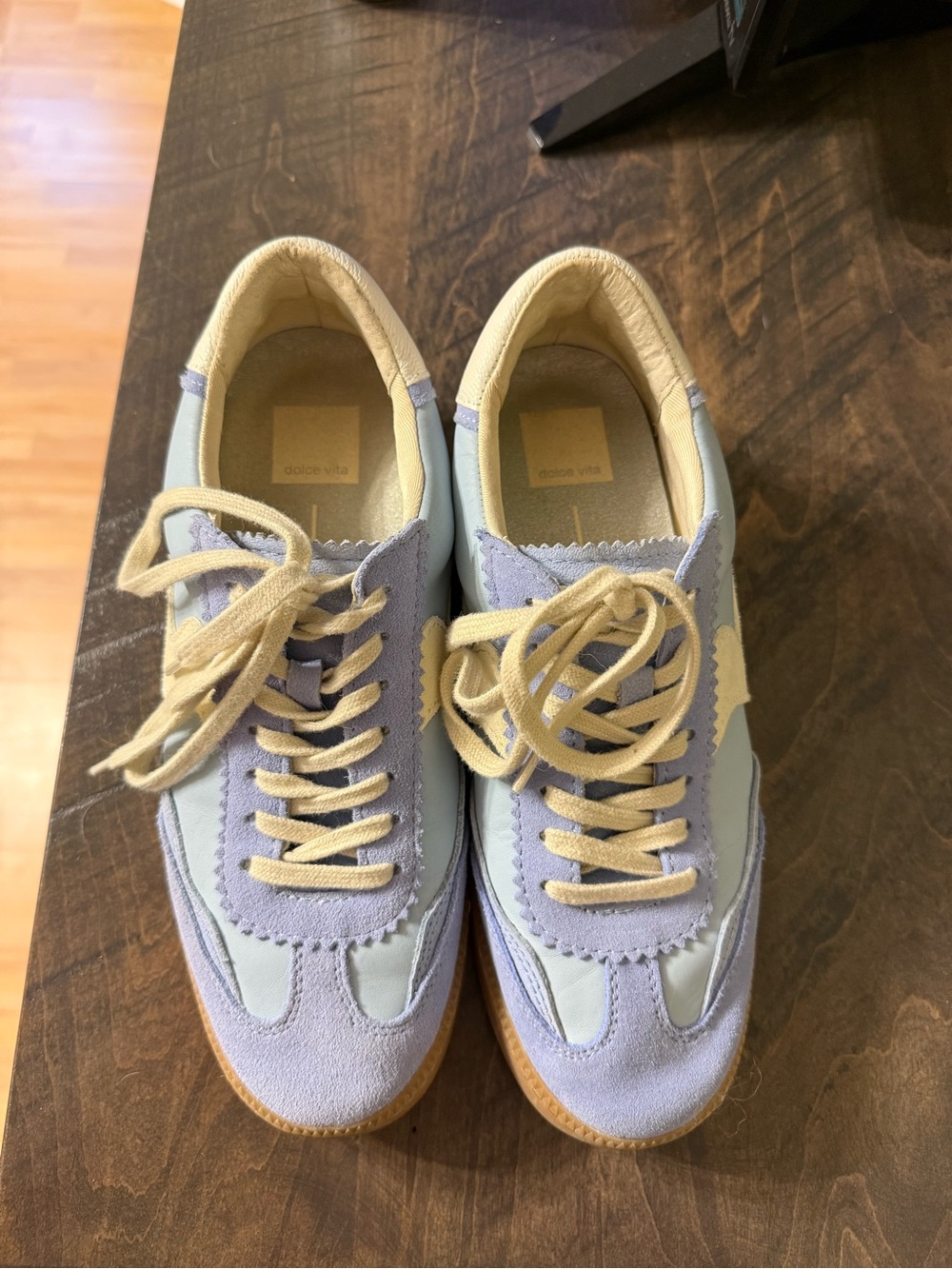 Sneakers - Picture 5 of 6